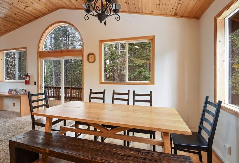 Truckee Pines Retreat Game Room & Forest Views