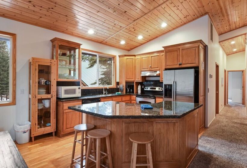 Truckee Pines Retreat Game Room & Forest Views