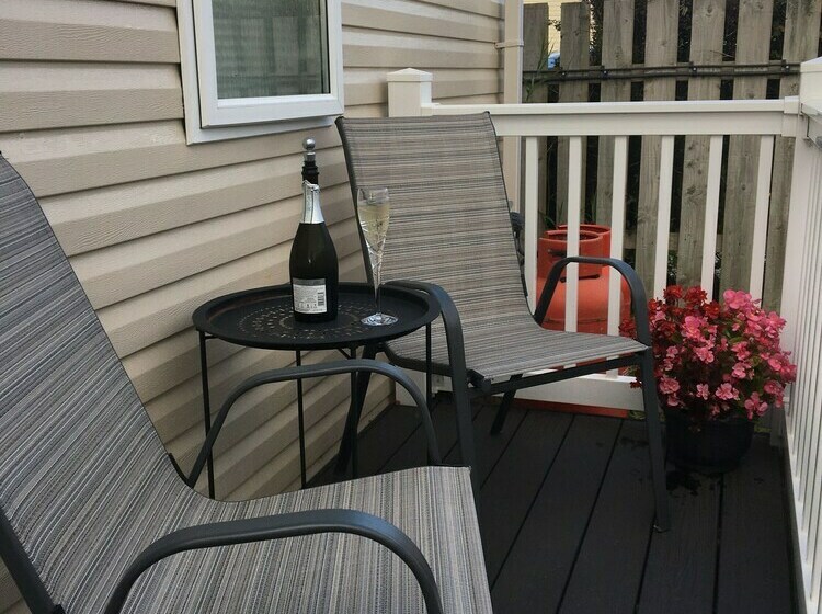 A Lovely Caravan On Quiet Site At Westward Ho!