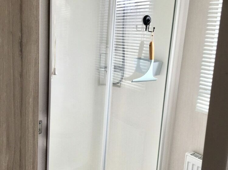 A Lovely Caravan On Quiet Site At Westward Ho!