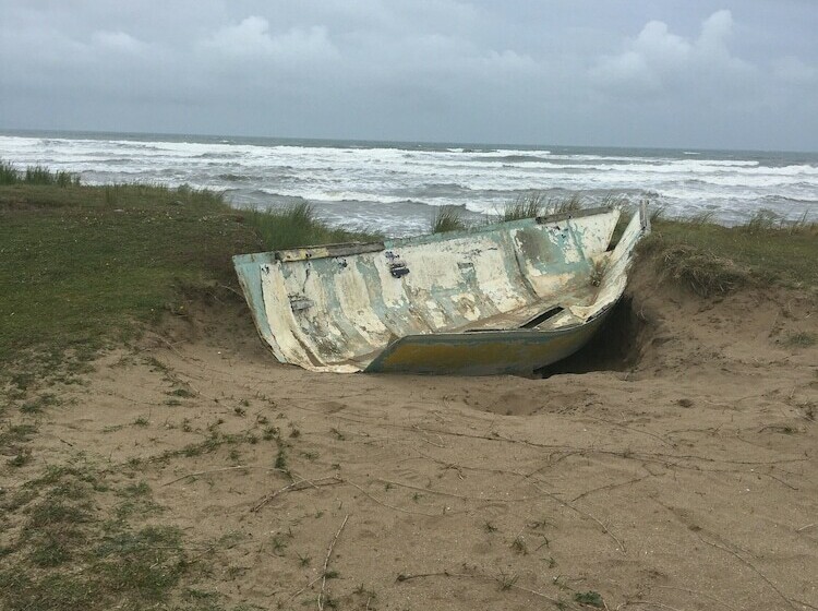A Lovely Caravan On Quiet Site At Westward Ho!