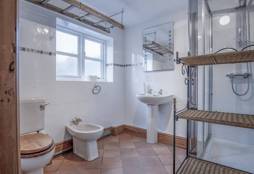 Angle Adventures   4 Bed Cottage   Angle