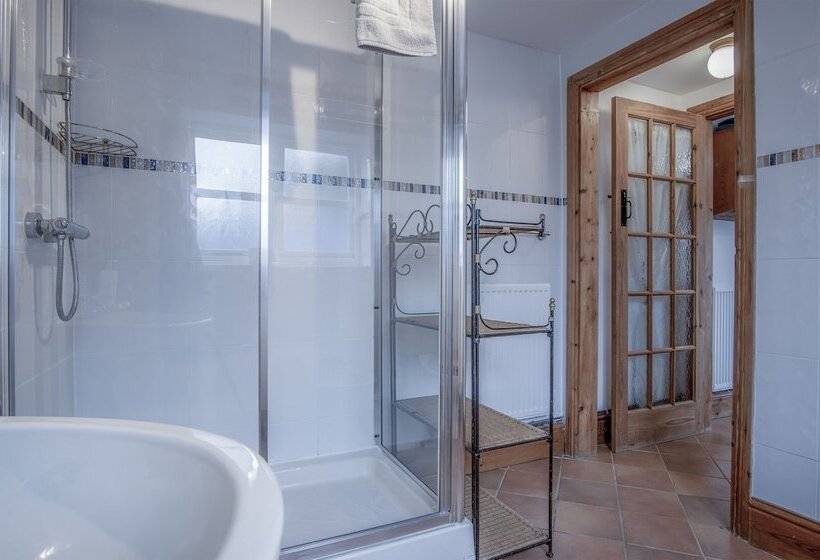 Angle Adventures   4 Bed Cottage   Angle