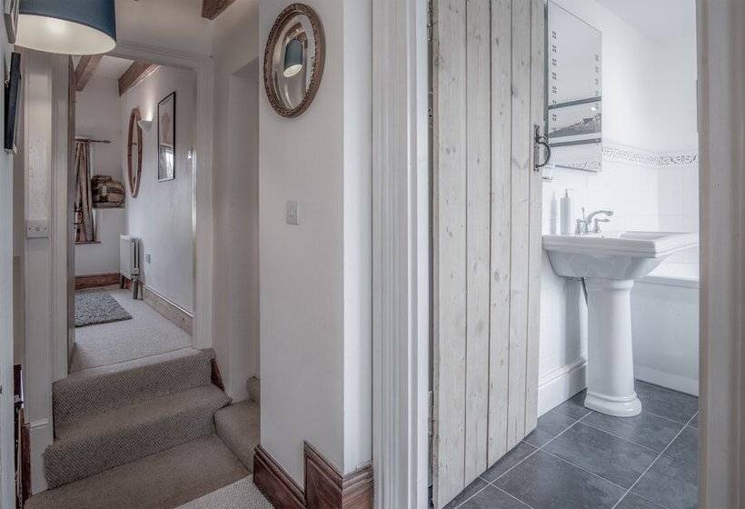 Angle Adventures   4 Bed Cottage   Angle