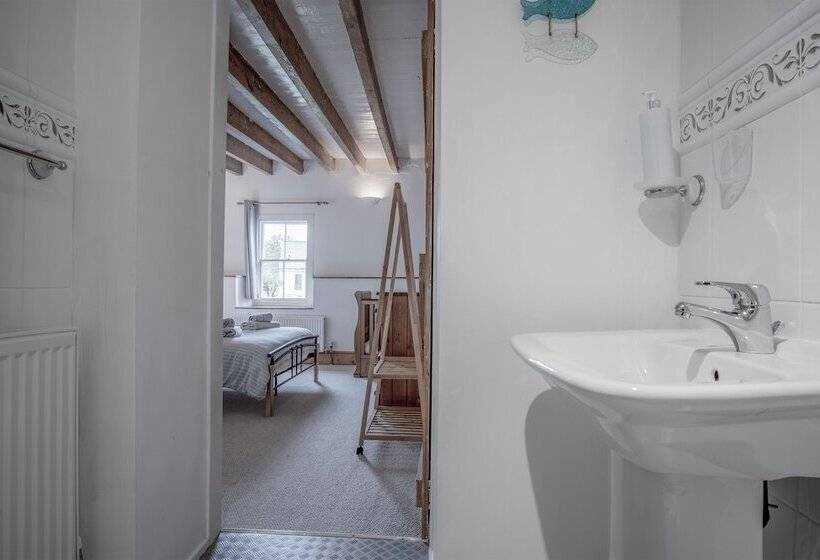 Angle Adventures   4 Bed Cottage   Angle