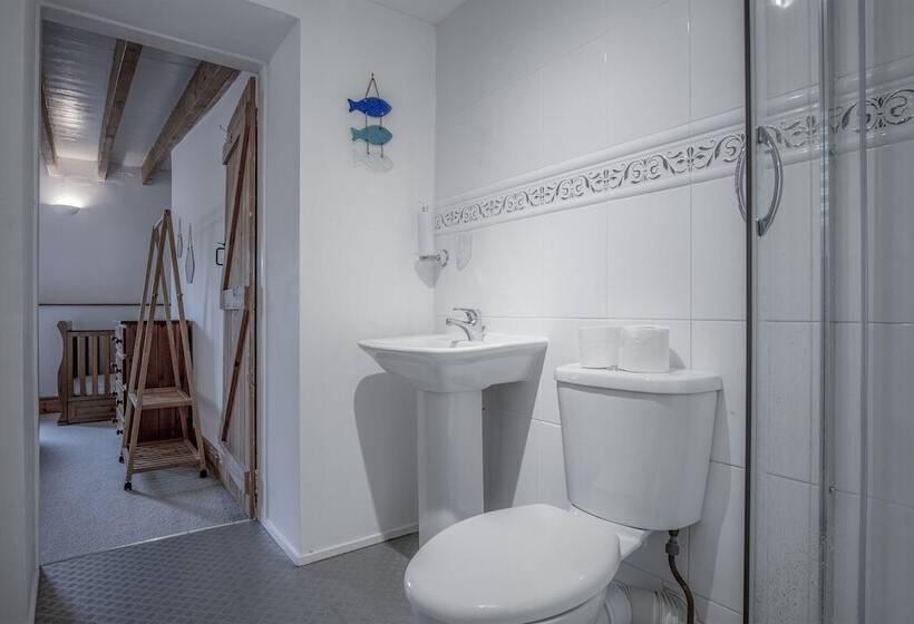 Angle Adventures   4 Bed Cottage   Angle