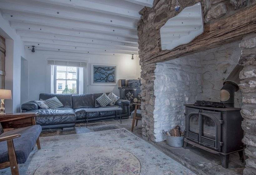 Angle Adventures   4 Bed Cottage   Angle