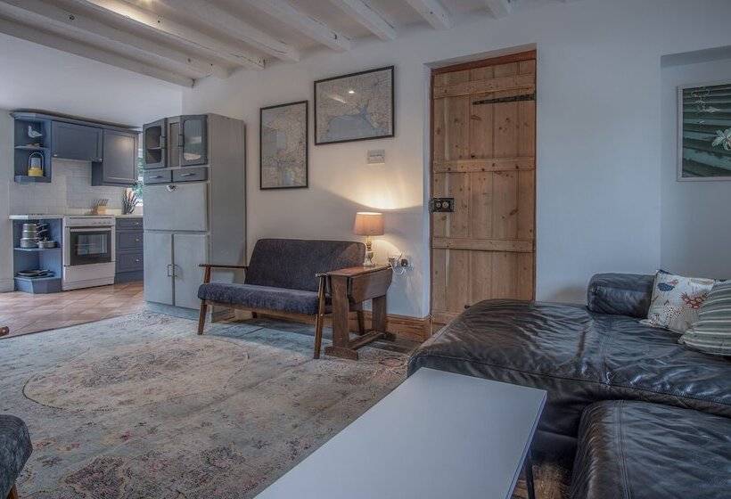 Angle Adventures   4 Bed Cottage   Angle