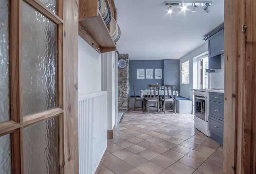 Angle Adventures   4 Bed Cottage   Angle