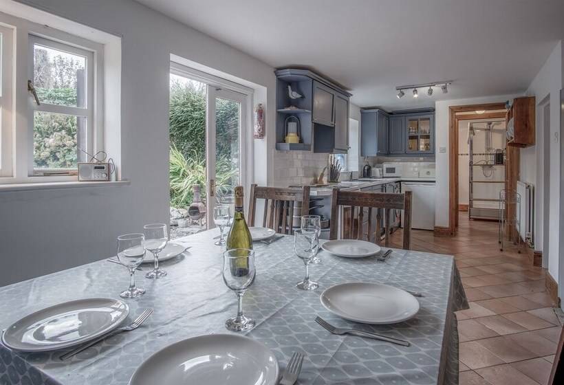 Angle Adventures   4 Bed Cottage   Angle