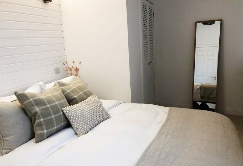 Beautiful Modern Cottage By The Sea In Scotland