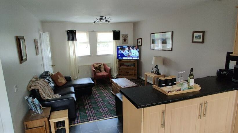 Ben Lomond Cottage   Loch Lomond And Arrochar Alps