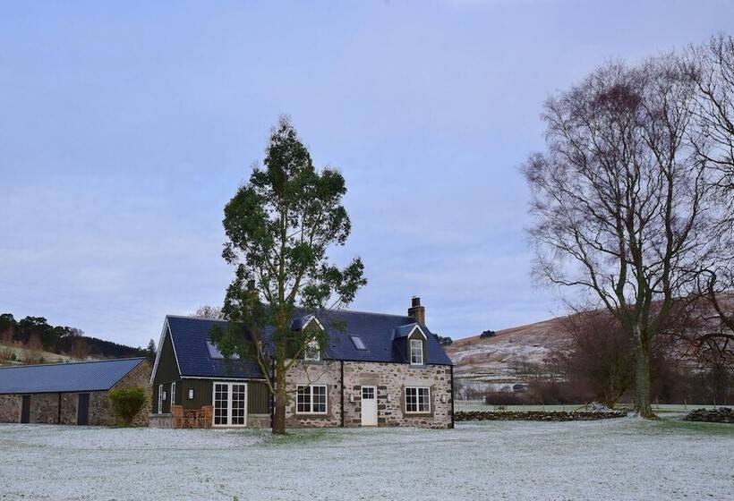 Dalveich Cottage W/hot Tub & Stunning Views