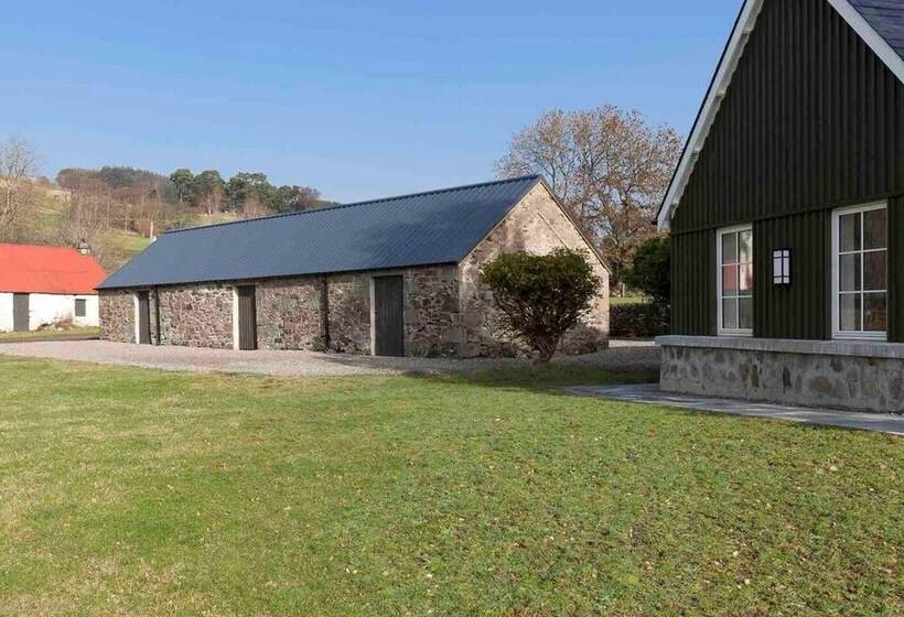 Dalveich Cottage W/hot Tub & Stunning Views