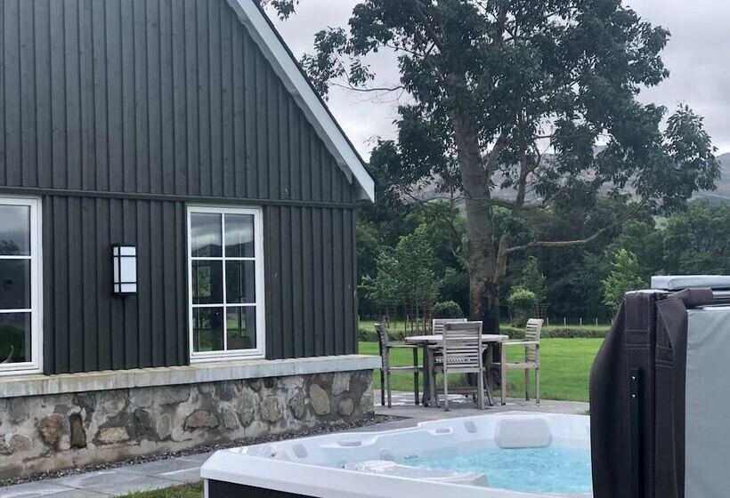 Dalveich Cottage W/hot Tub & Stunning Views