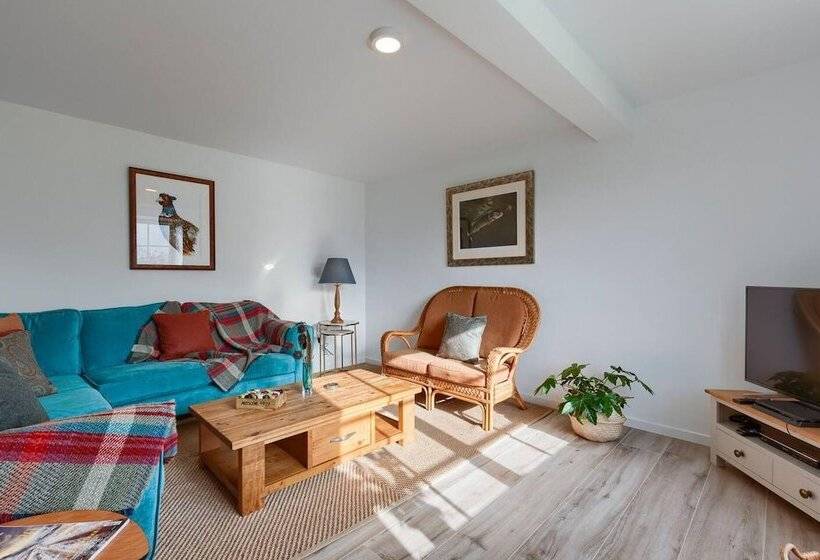 Dalveich Cottage W/hot Tub & Stunning Views