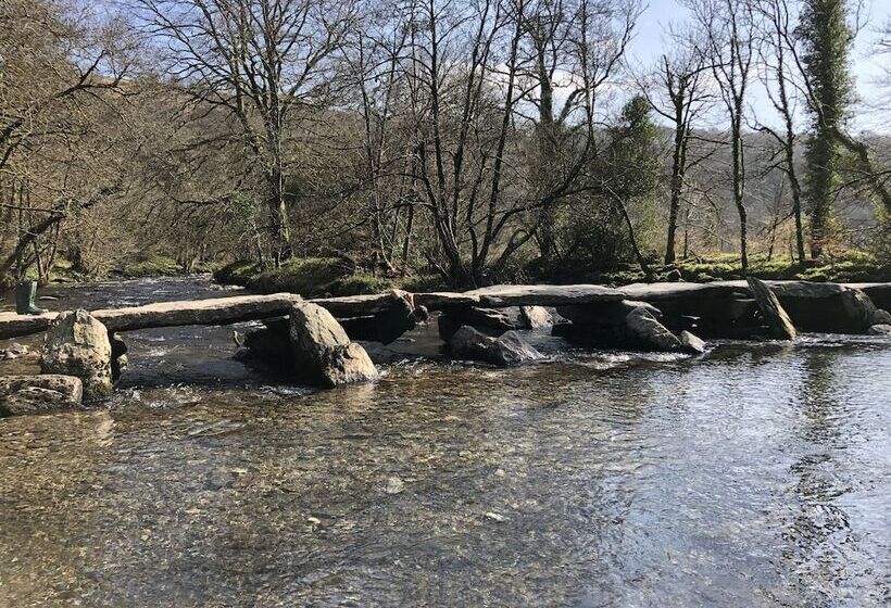 Enchanted Retreats At West Ford Devon