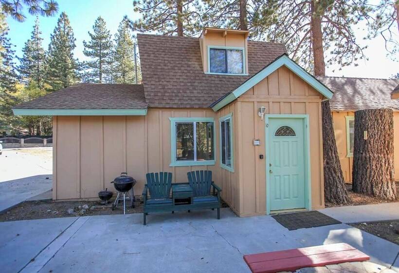 Fawnskin Lakeside Cabin