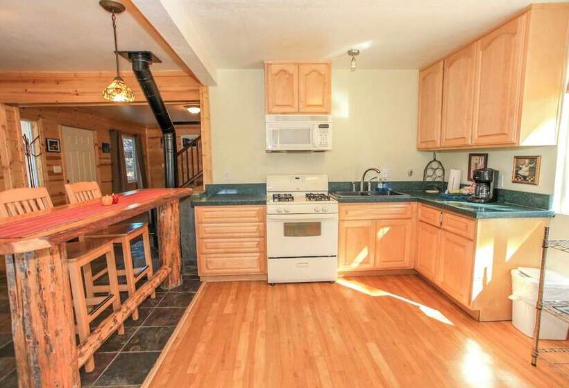 Fawnskin Lakeside Cabin