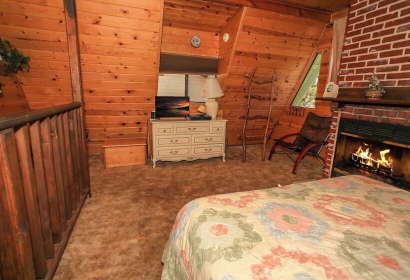 Fawnskin Lakeside Cabin