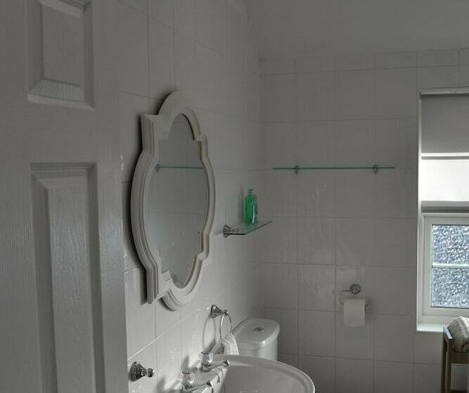 Frinton Escapes  The Cottage