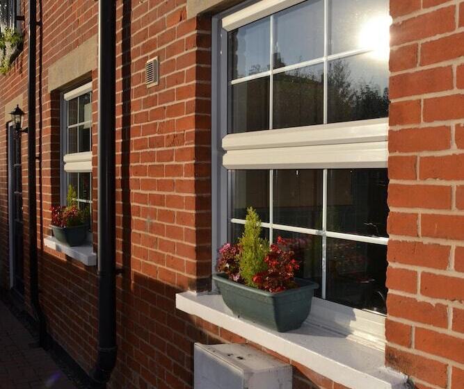 Frinton Escapes  The Cottage