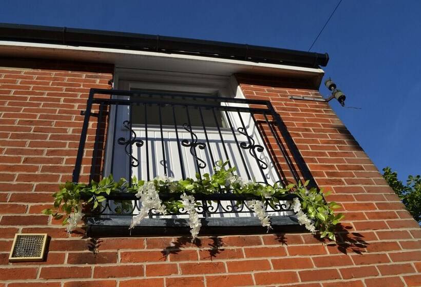 Frinton Escapes  The Cottage