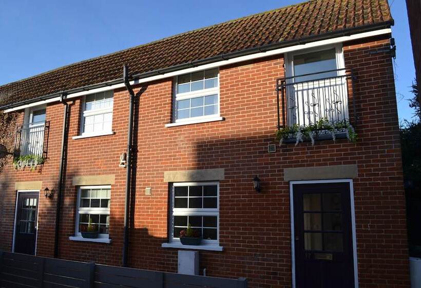 Frinton Escapes  The Cottage