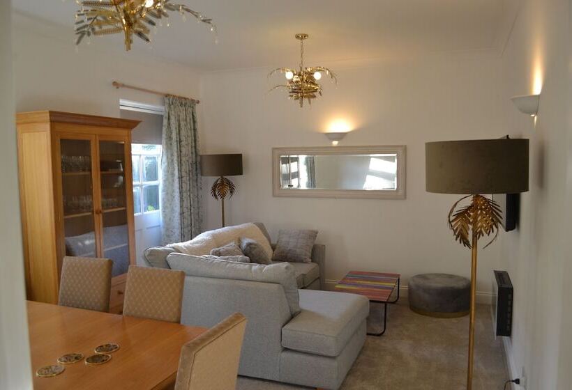 Frinton Escapes  The Cottage