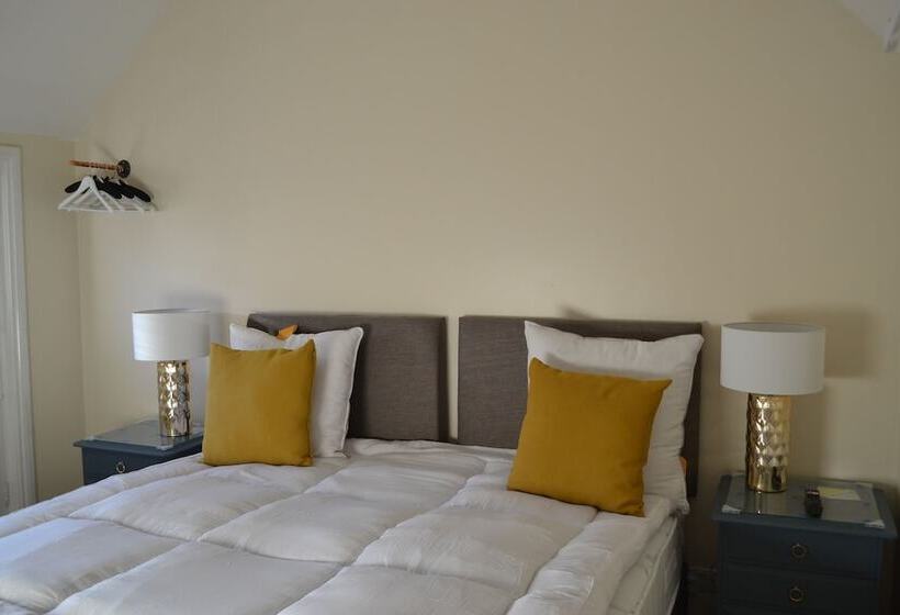 Frinton Escapes  The Cottage