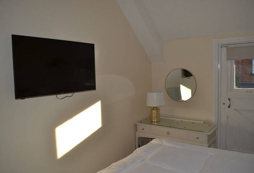 Frinton Escapes  The Cottage