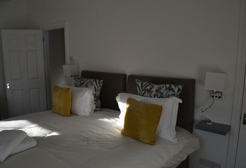 Frinton Escapes  The Cottage