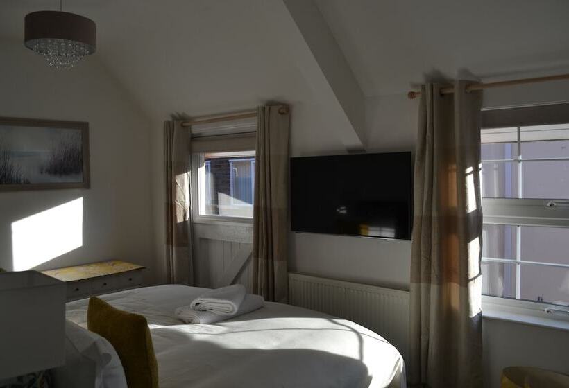 Frinton Escapes  The Cottage