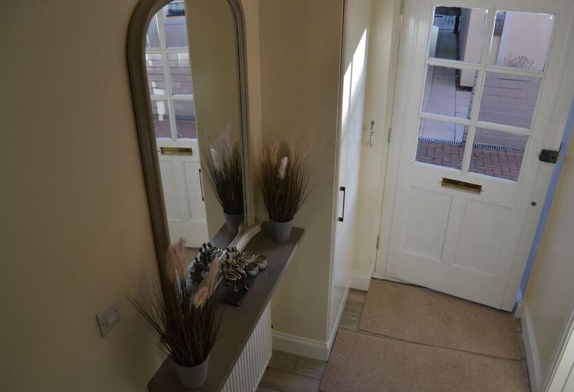 Frinton Escapes  The Cottage