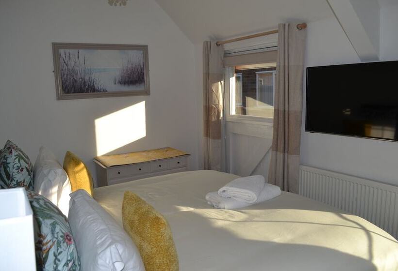 Frinton Escapes  The Cottage