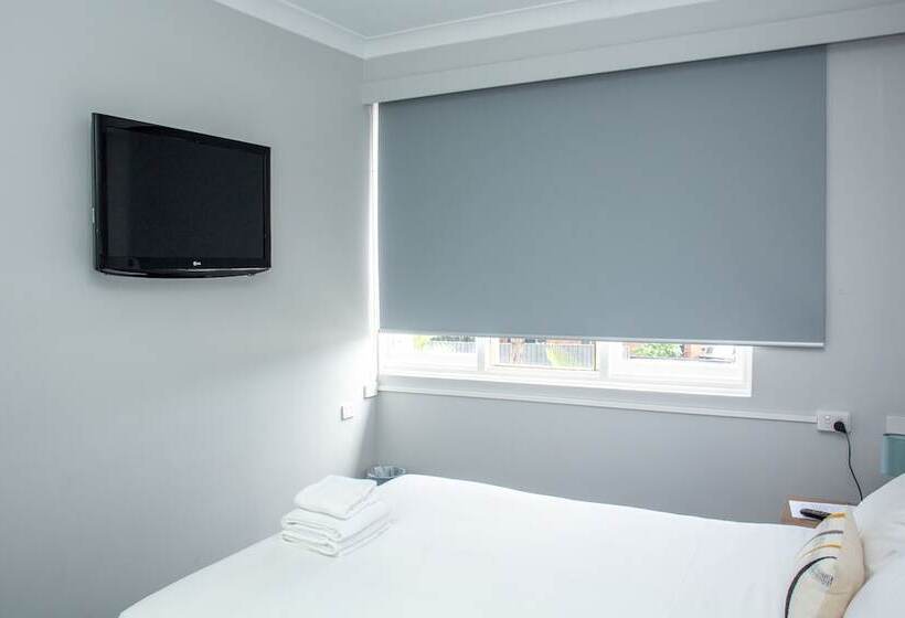 فندق Five Island