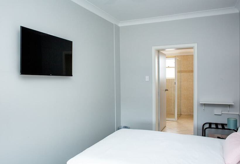 فندق Five Island