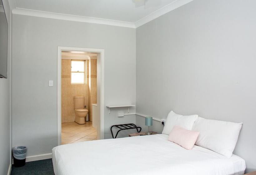 فندق Five Island