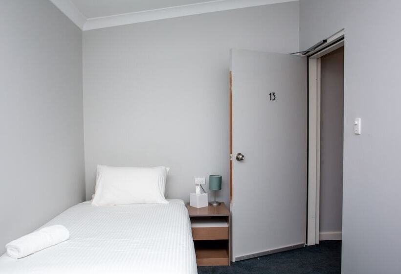 فندق Five Island