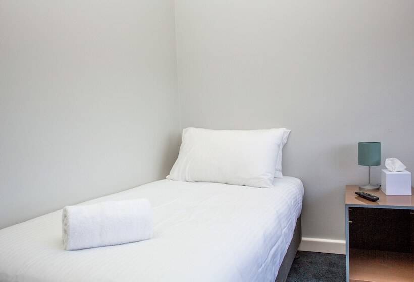 فندق Five Island