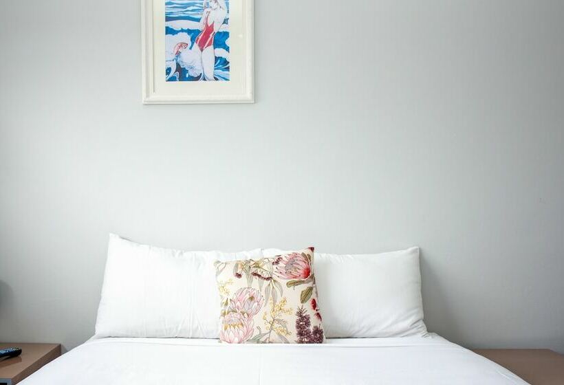 فندق Five Island