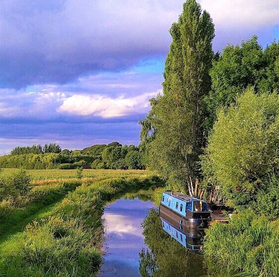 فندق Hawthorn Hideaway