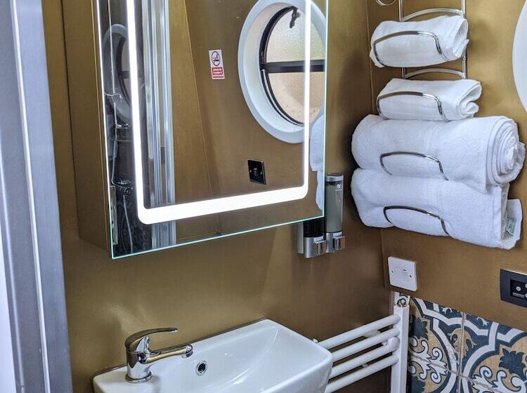 فندق Hawthorn Hideaway