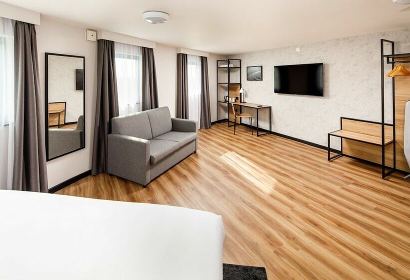 Отель Ibis London Heathrow Terminal 5