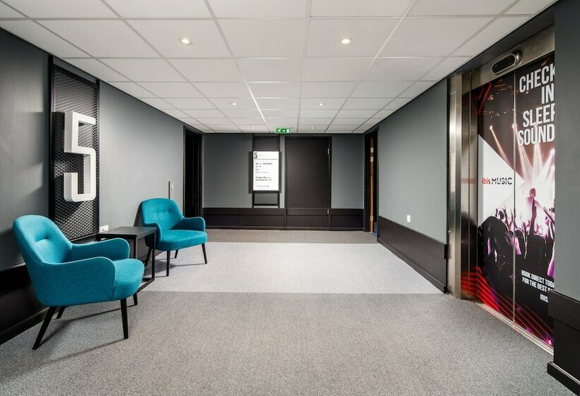 Отель Ibis London Heathrow Terminal 5
