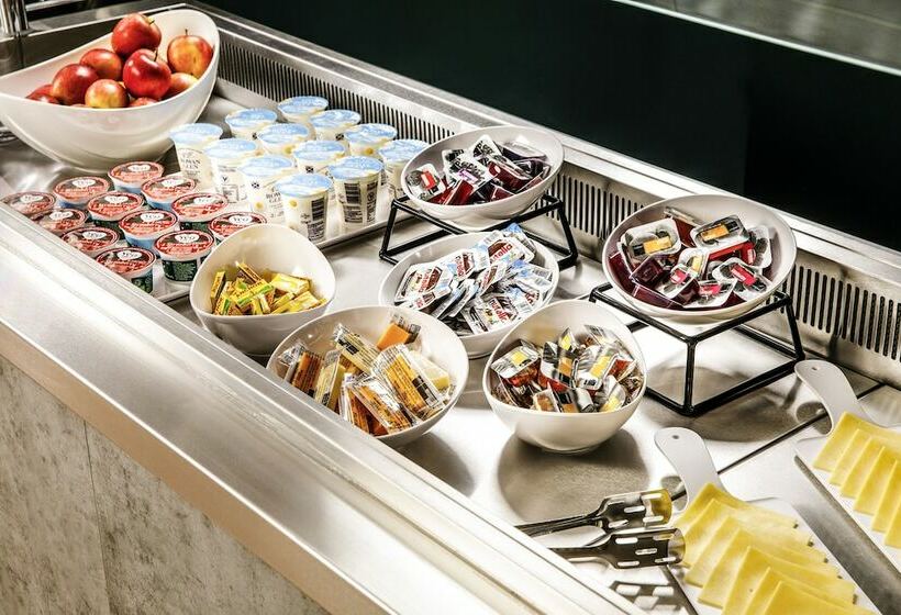 Отель Ibis London Heathrow Terminal 5