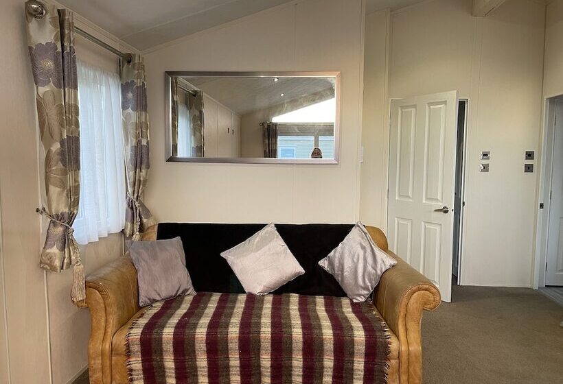 Отель Romney Lodge