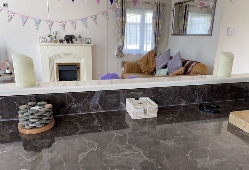 Отель Romney Lodge