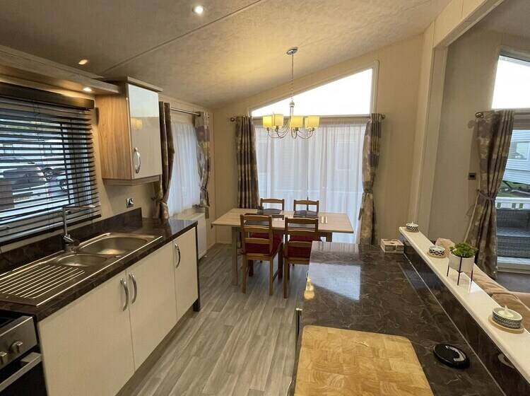 Отель Romney Lodge