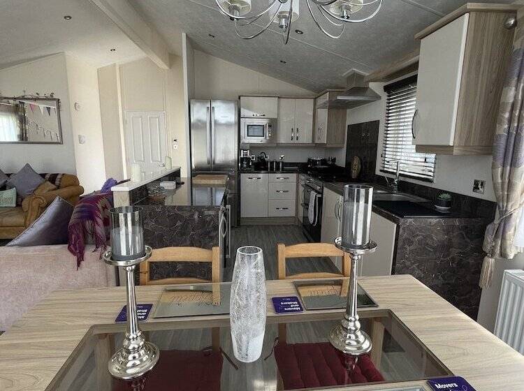 Отель Romney Lodge